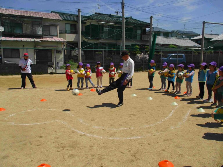 サッカー教室、がんばります！（５歳児）