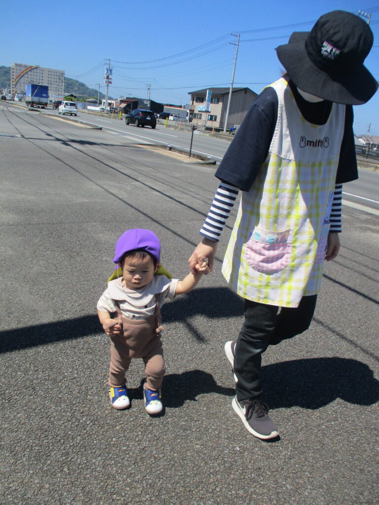 お散歩へ👣（0歳児）