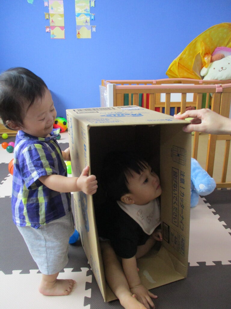 雨でも楽しいよ♪　（０歳児）