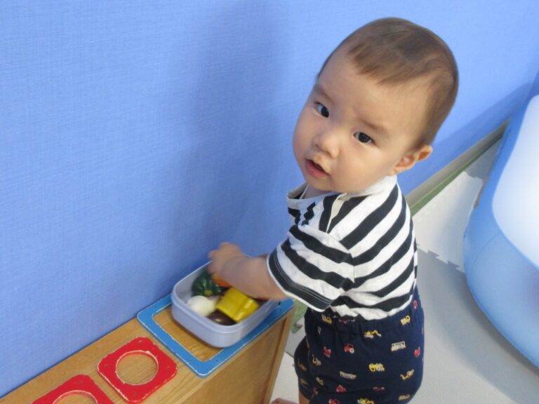 いつも見てるよ😊(０歳児)