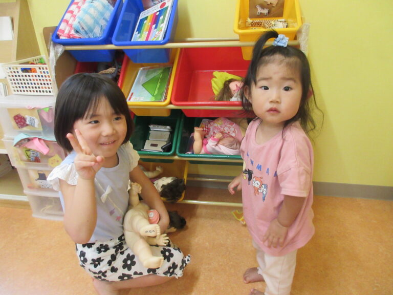 はい、どうぞ🎵(０.３歳児)